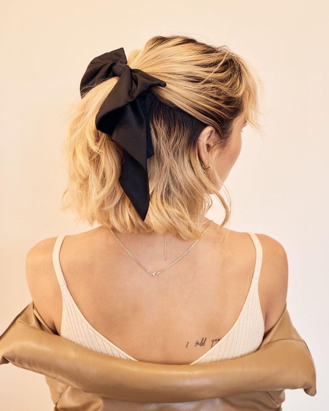 Acconciatura capelli medi - Instagram: @jill901
