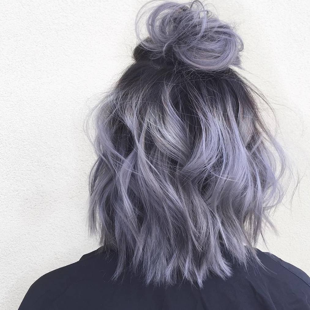 Acconciatura con mezzo chignon - Instagram: @aprilmarie.beauty