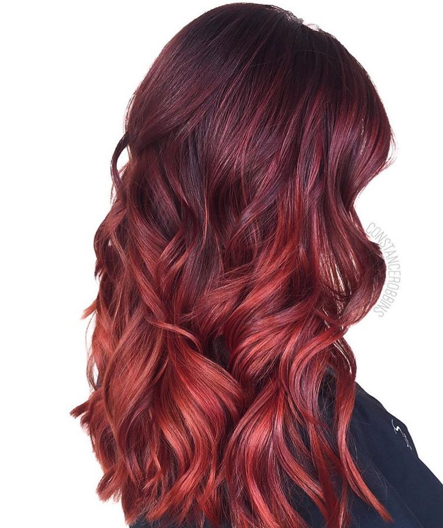 Capelli rosso vino - Instagram: @constancerobbins