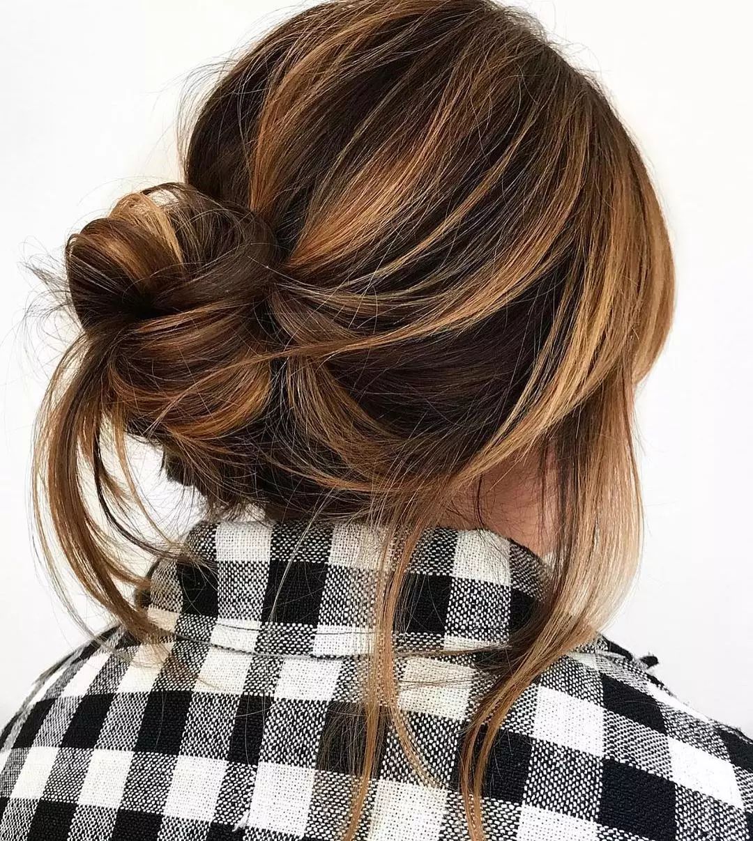 Chignon basso spettinato - Instagram: @prettylittleombre