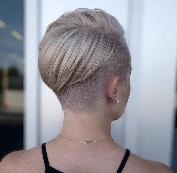 Pixie rasato da dietro - @courtneyxcentrichair