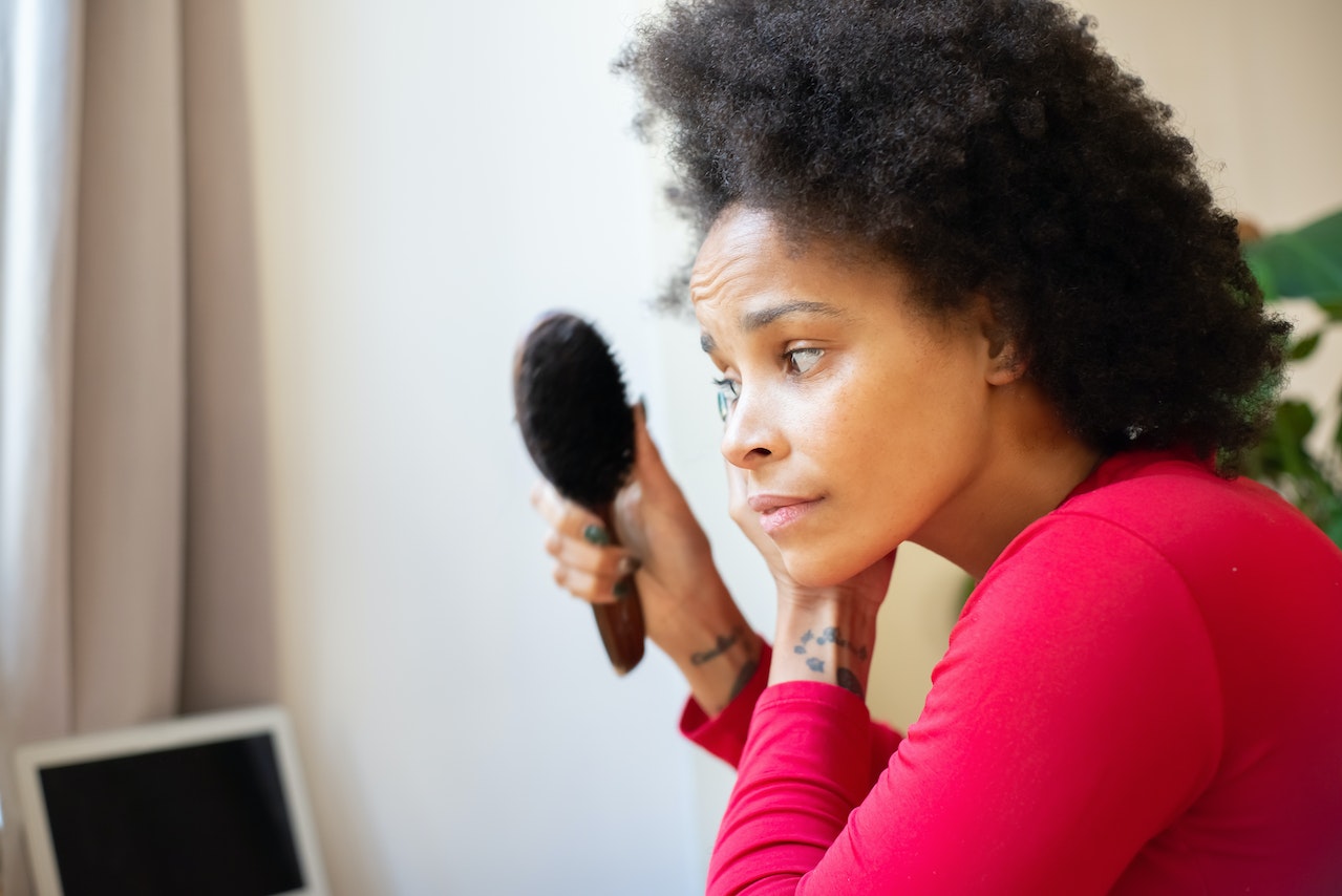 Spazzolare i capelli - Foto di Kampus Production/ Pexels.com