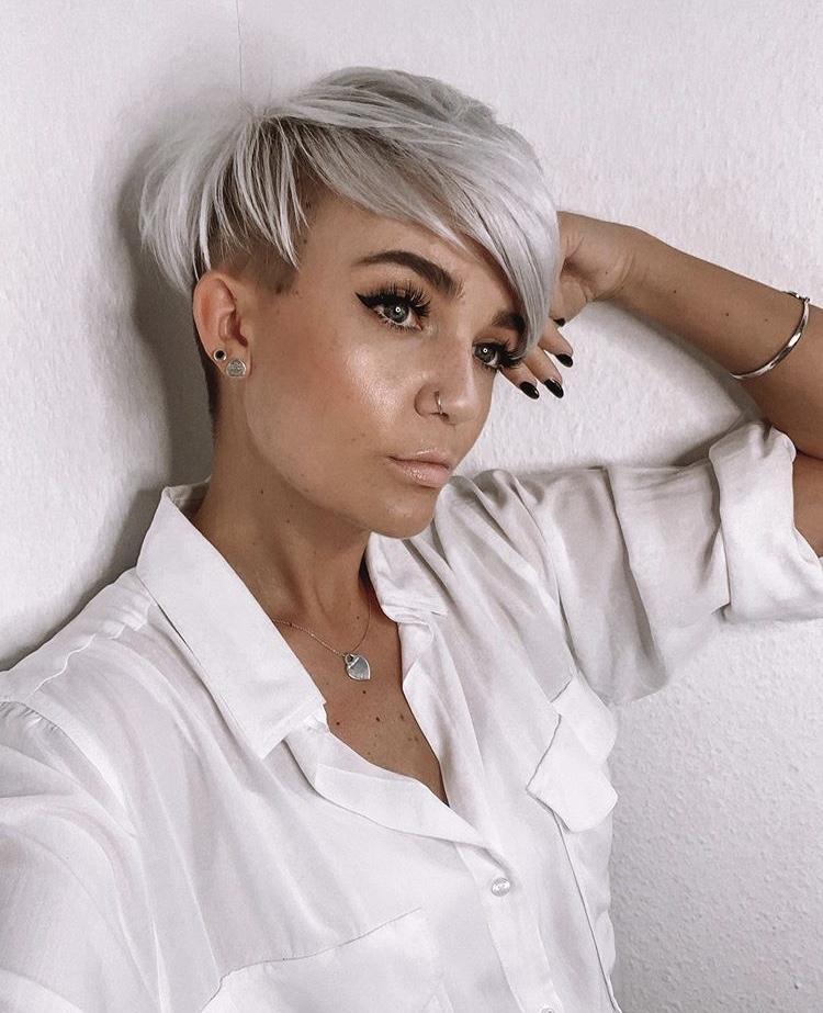 Pixie grigio scalato - Instagram: @heyxhennie