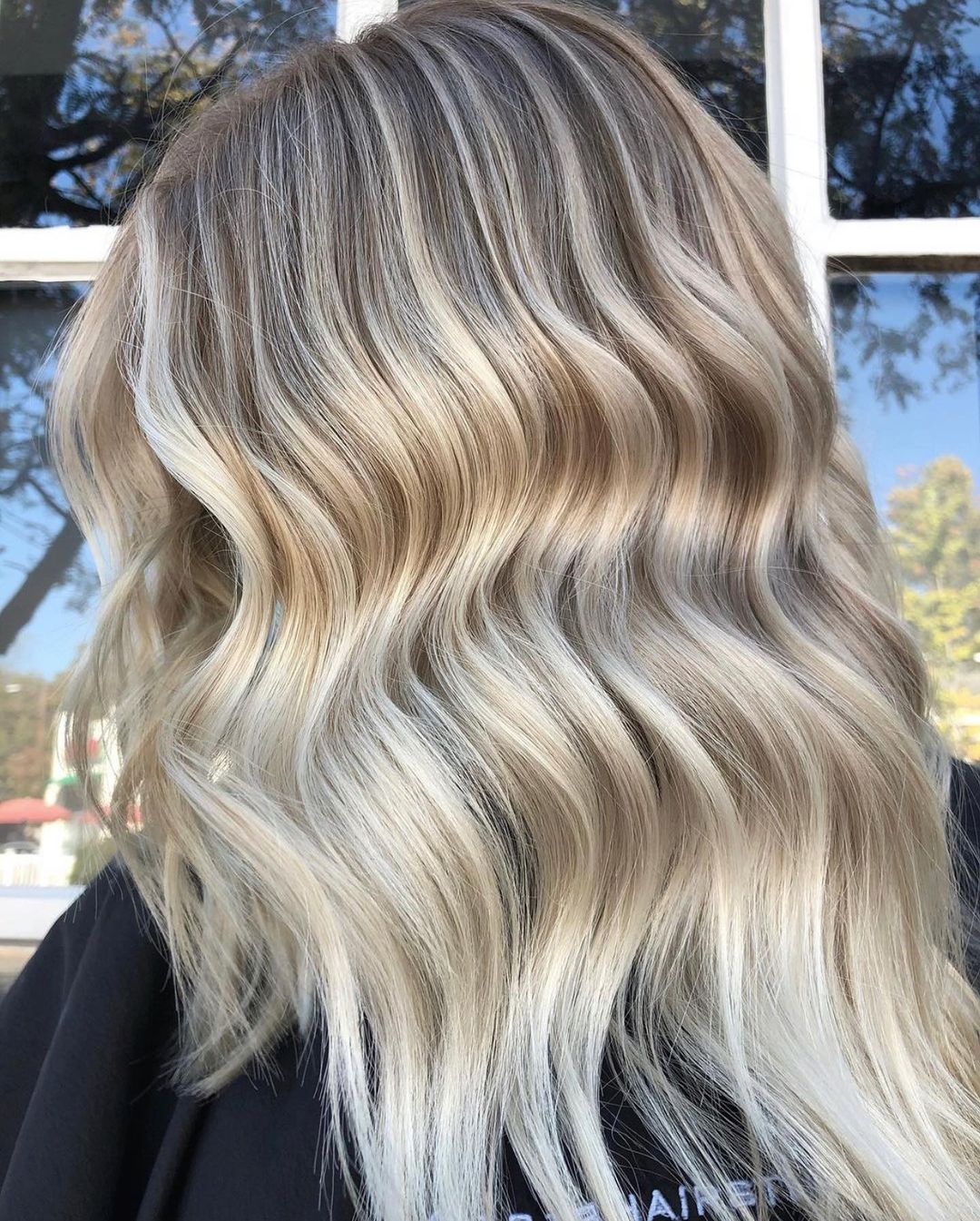 Balayage biondo freddo - Instagram: @laurenaustin_stylist