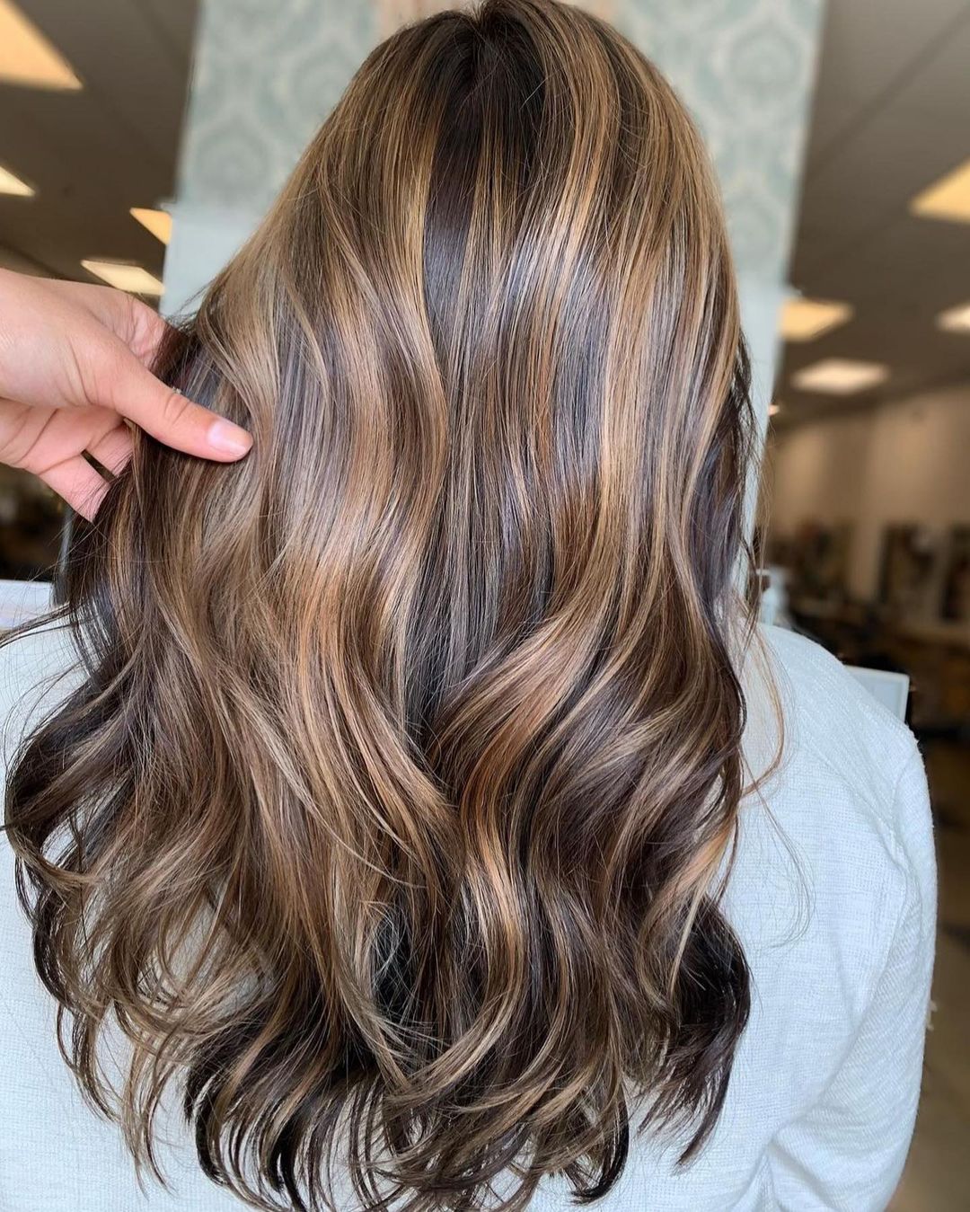 Balayage castano - Instagram: @hairby_angelle