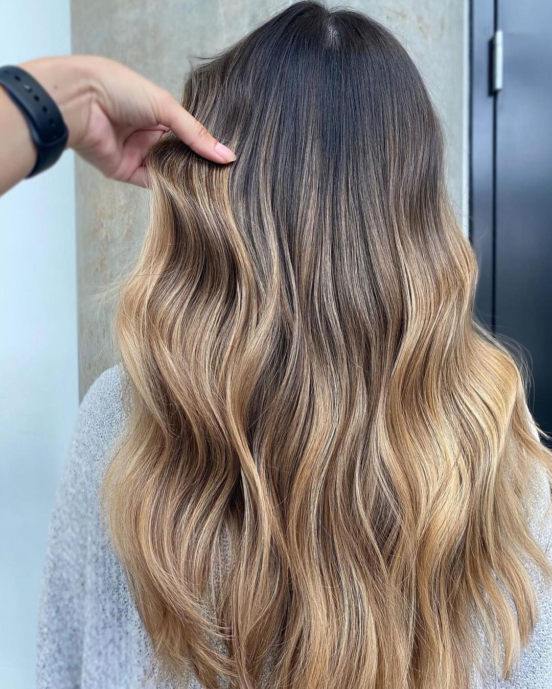 Balayage visto da dietro - Instagram: @charlottescolor