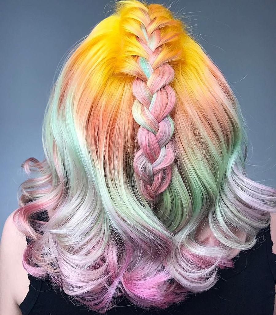 Capelli colorati con treccia - Instagram: @samihairmagic