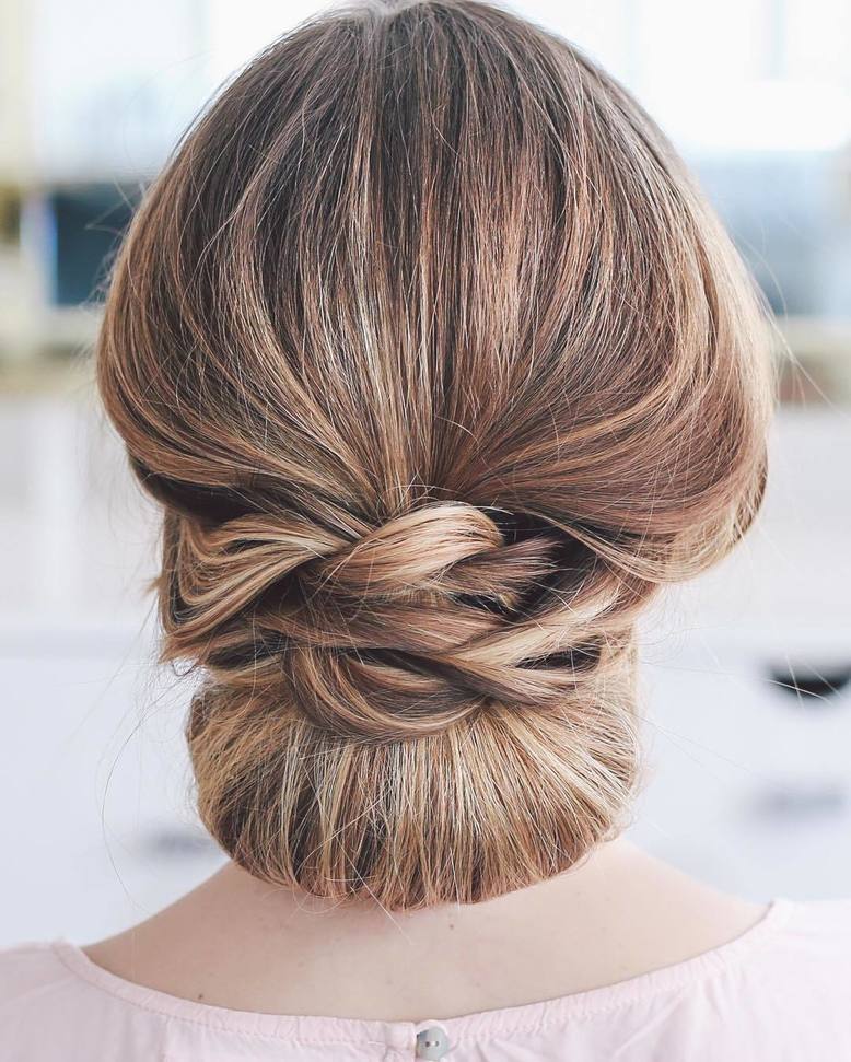 Chignon con riflessi biondi