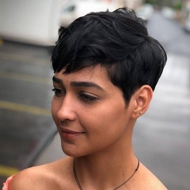 Pixie corto nero - Instagram: @edjaneoliveirabarber