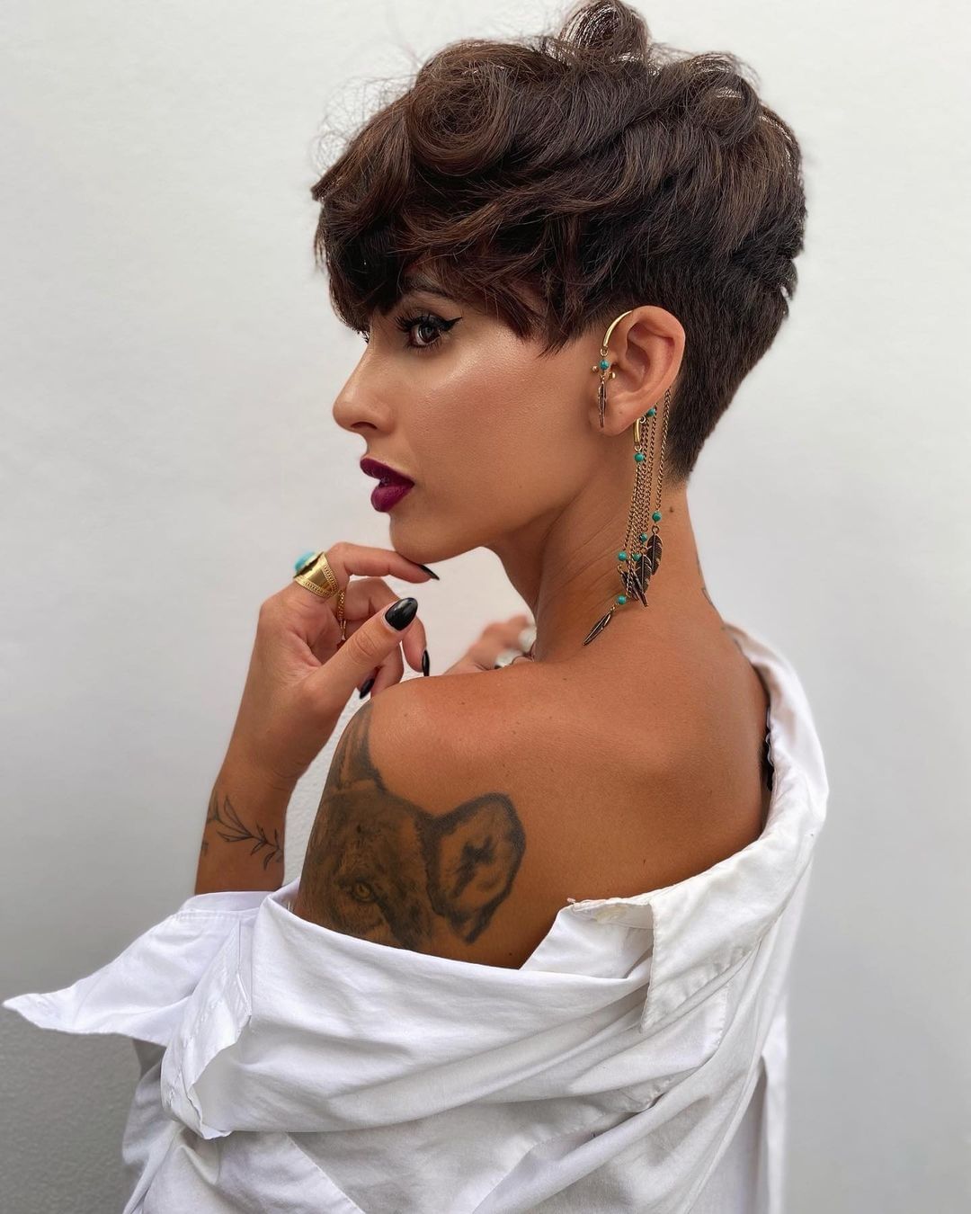 Pixie cut corto castano - Instagram: @kurzhaarestylen