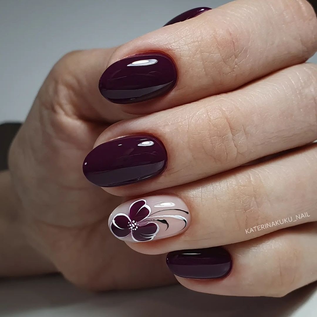 unghie con fiore-instagram: @katerinakuku_nail
