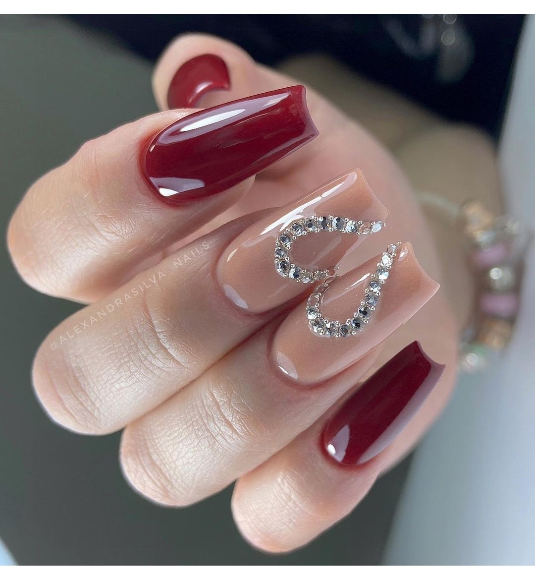 unghie con glitter-instagram: @alexandrasilva_nails