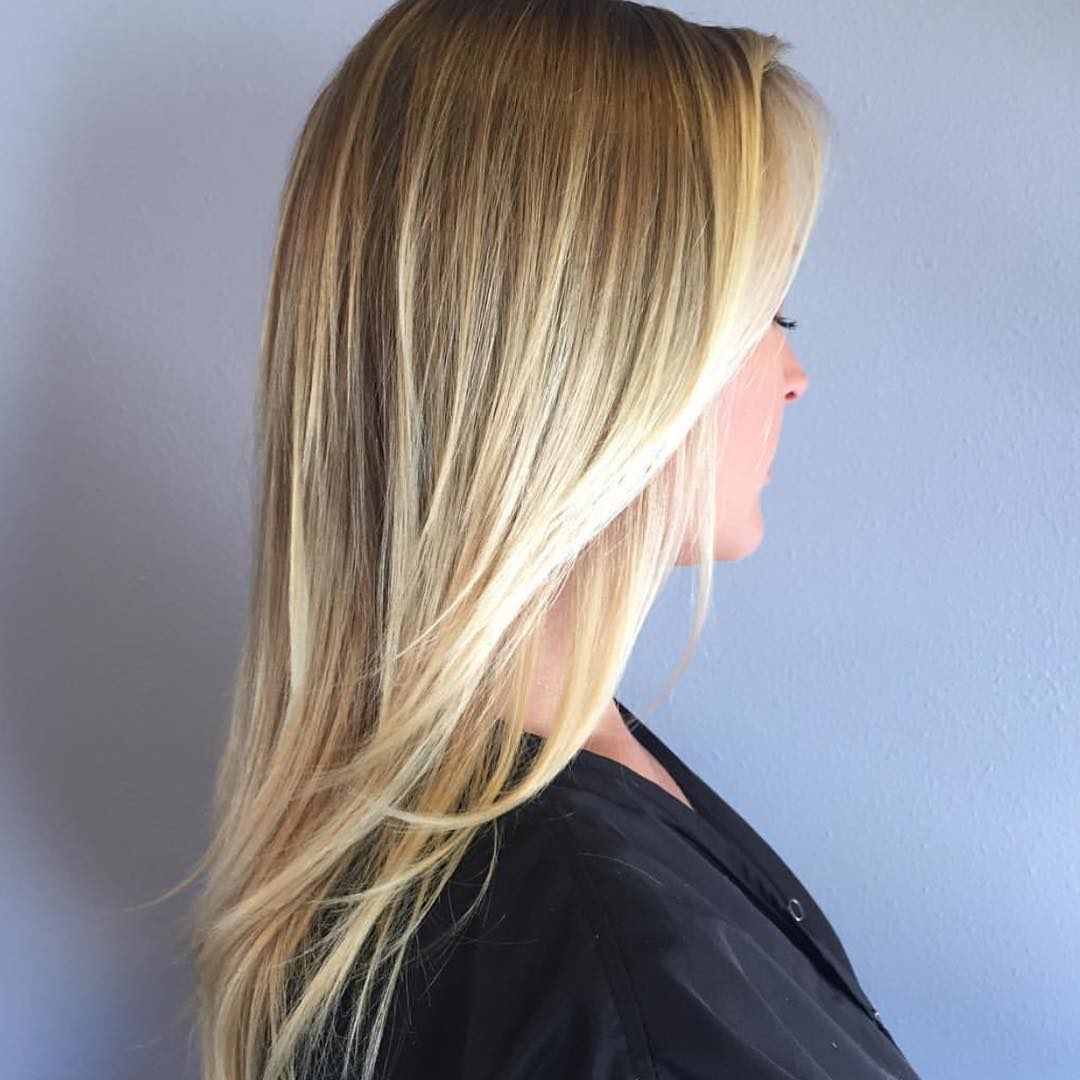 Capelli biondo platino - Instagram: @hairbycarly