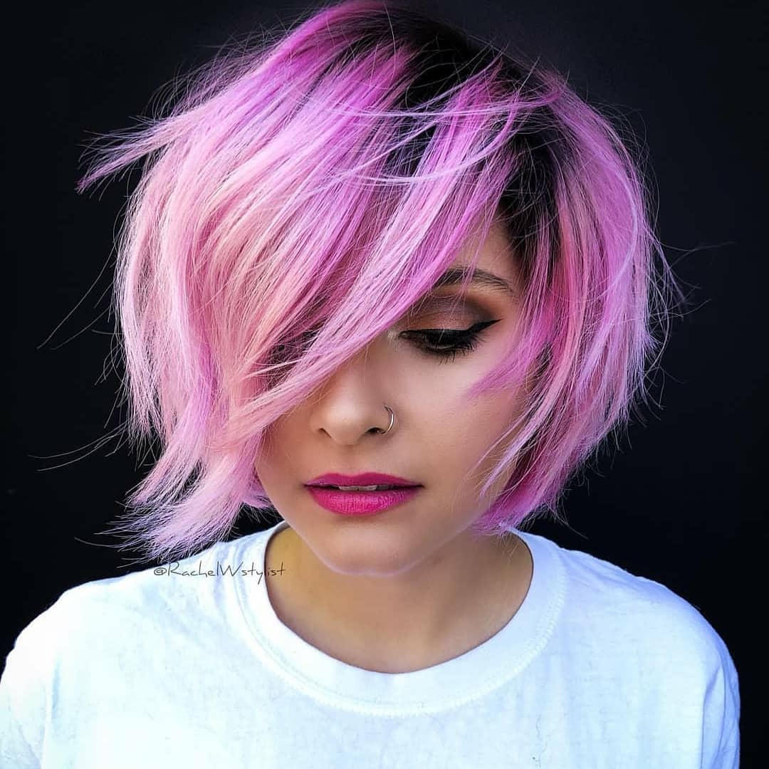 Caschetto rosa con frangia lunga - Instagram: @short_hair_ideas 