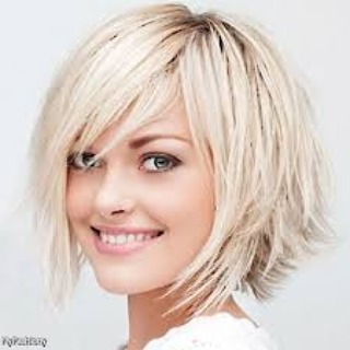 Caschetto sfilato biondo platino - Instagram: @short_hair_ideas 