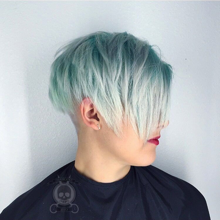 Pixie con sfumature verdi - Instagram: @hairgod_zito