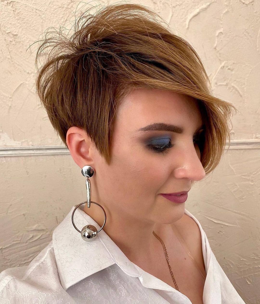 Pixie cut con ciuffo - Instagram: @oksanagromysheva