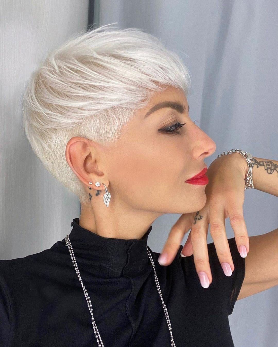 Pixie cut liscio bianco - Instagram: @fanniewilkens