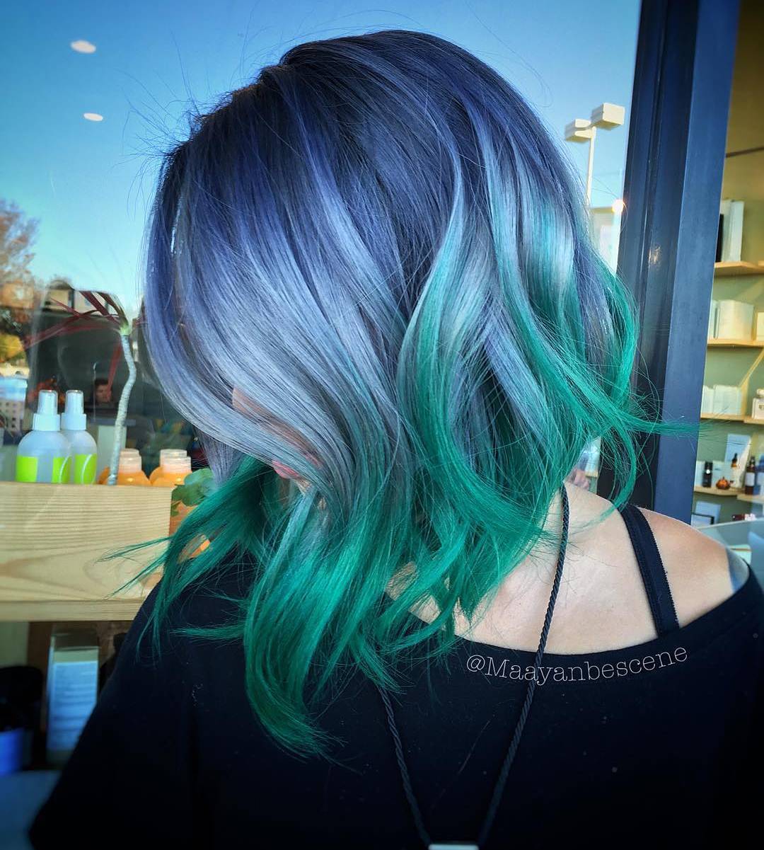 Capelli blu e verdi - Instagram: @maayanbescene 