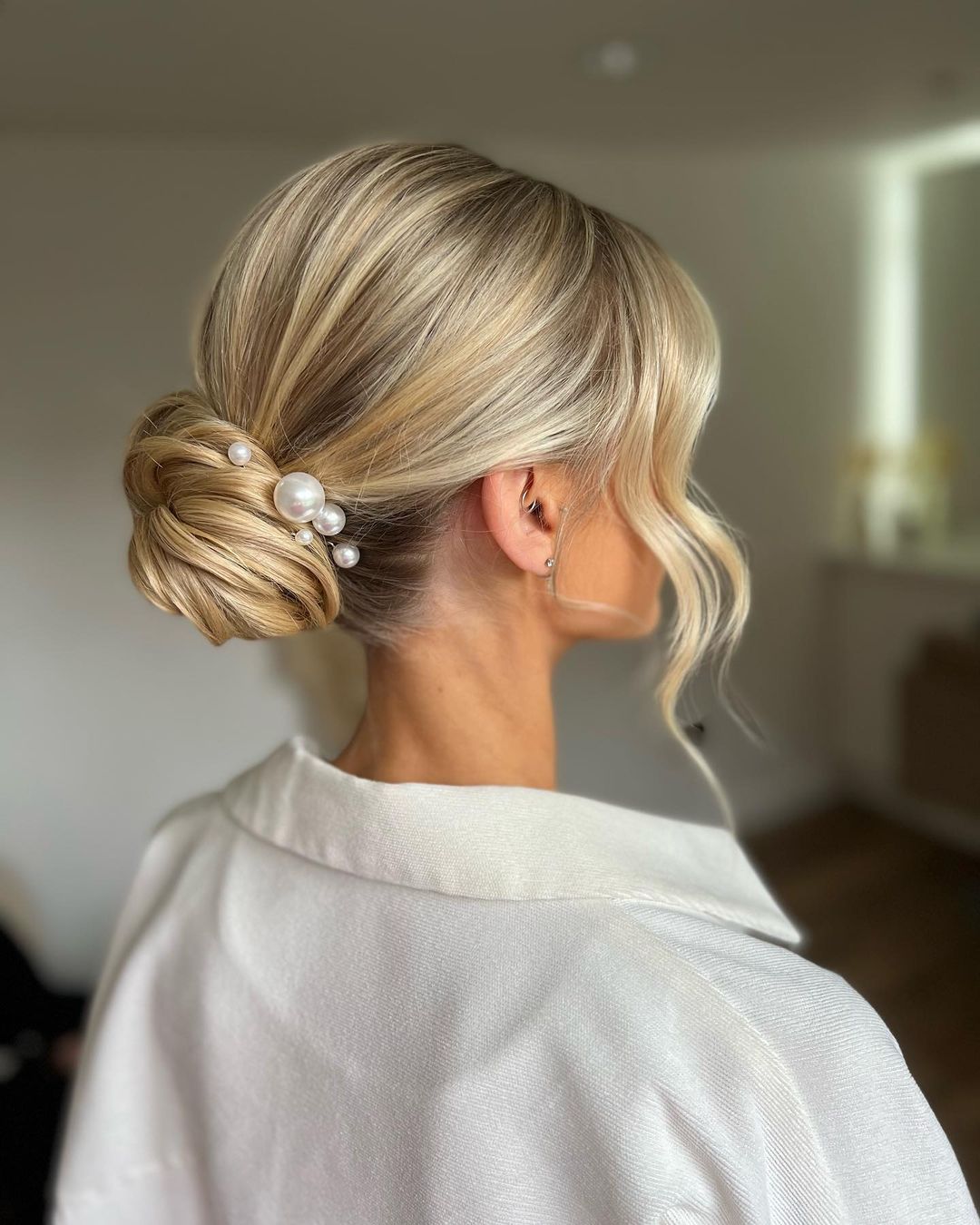 Chignon con perle - Instagram: @wedlocks_